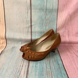 Bandolino vintage open toe pumps with small heel